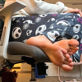 Footslave01