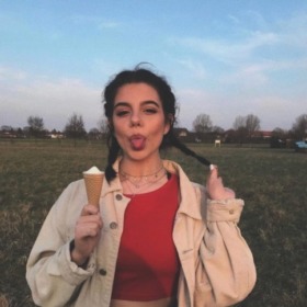 Bulutlarisevenbiri