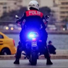 Polis-Amcan6788