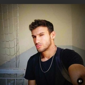 Üzgüncomakk