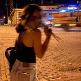 EşarbınıYanBağlama